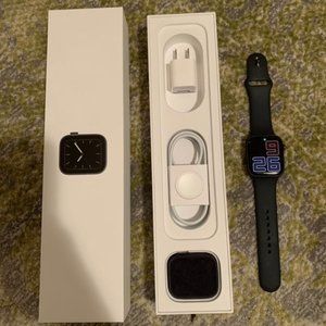 Apple Watch Series 5 (42mm)
